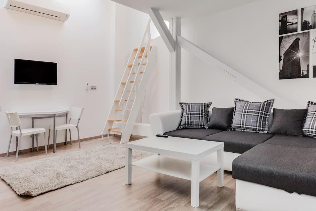 Appartamento Deluxe Mansard In Karlin Praga